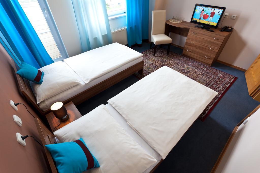 Sareza Hotel Ostrava Bagian luar foto