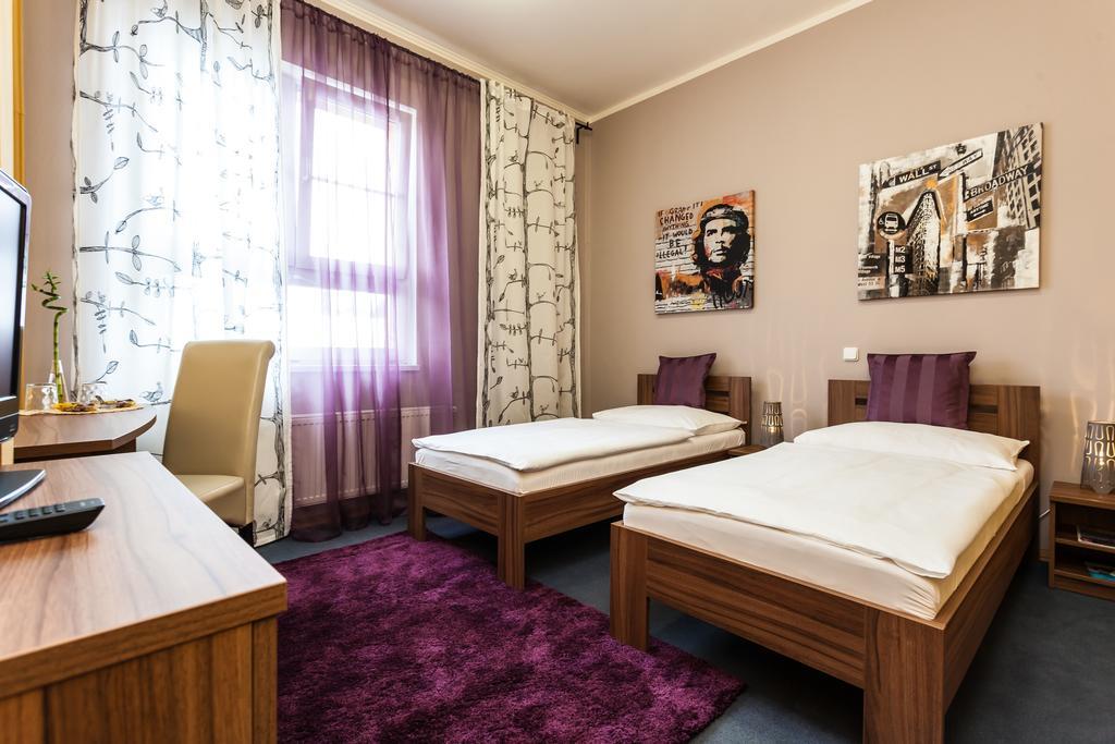 Sareza Hotel Ostrava Bagian luar foto