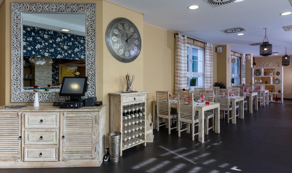 Sareza Hotel Ostrava Bagian luar foto