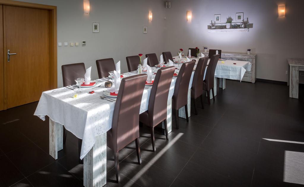 Sareza Hotel Ostrava Bagian luar foto