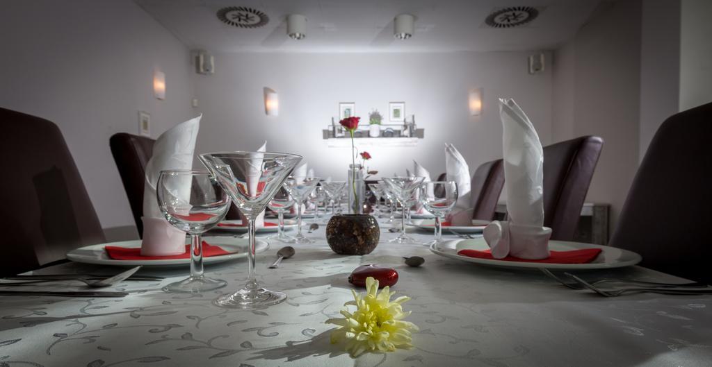 Sareza Hotel Ostrava Bagian luar foto