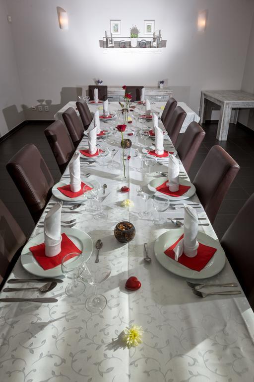 Sareza Hotel Ostrava Bagian luar foto