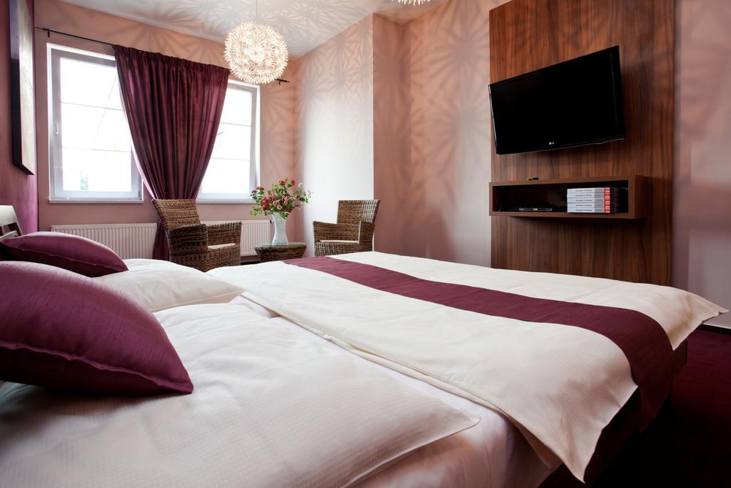 Sareza Hotel Ostrava Bagian luar foto