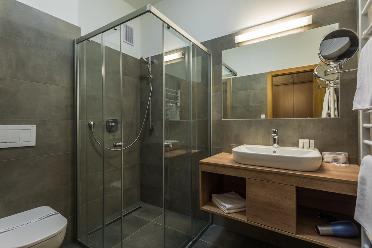 Sareza Hotel Ostrava Bagian luar foto