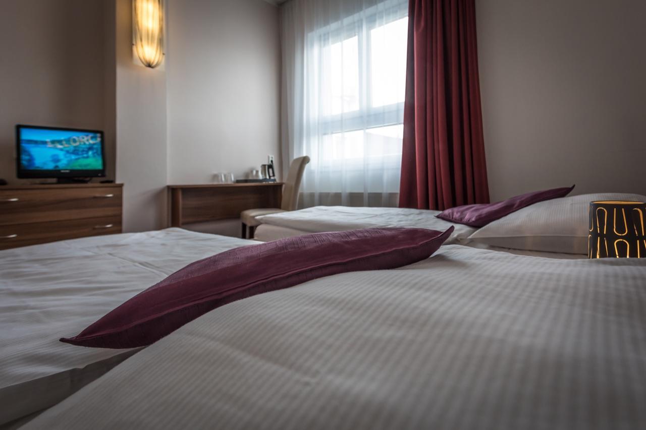 Sareza Hotel Ostrava Bagian luar foto