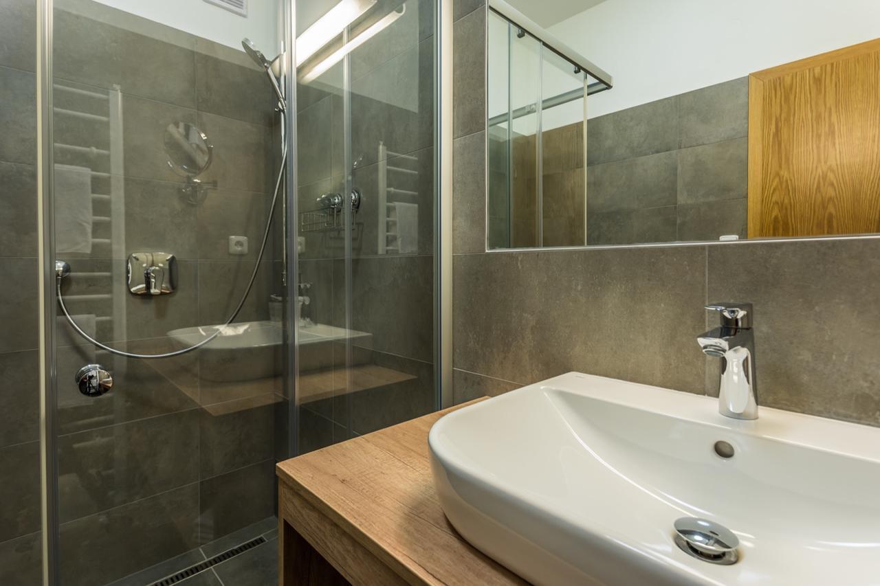 Sareza Hotel Ostrava Bagian luar foto