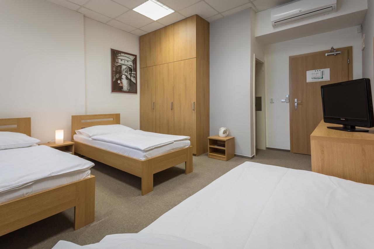 Sareza Hotel Ostrava Bagian luar foto
