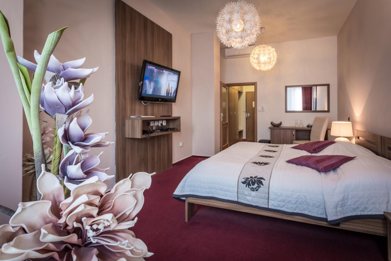 Sareza Hotel Ostrava Bagian luar foto